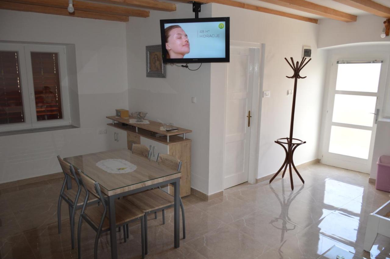 Studio Apartman Kata Prvic Sepurine Exterior foto