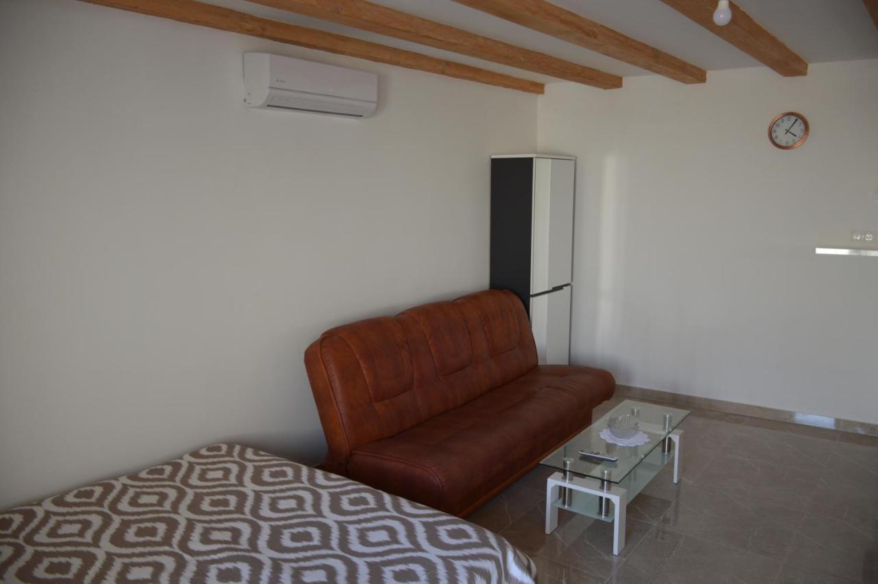 Studio Apartman Kata Prvic Sepurine Exterior foto